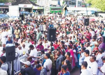 മുനമ്പം ഭൂസമരം നൂറാം ദിനത്തിലേക്ക്;  ക്രൈസ്തവ സഭകളുട കൂട്ടായ്മയായ ആക്സിന്റെ നേതൃത്വത്തിൽ മുനമ്പം കടപ്പുറം പള്ളി അങ്കണത്തിൽ രാപ്പകൽ സമരം