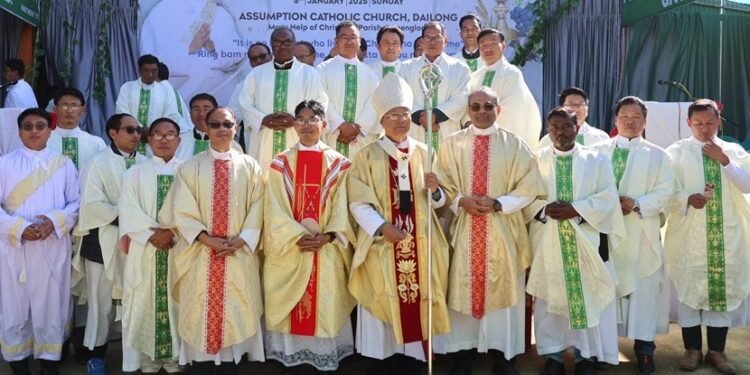 മണിപ്പൂരില്‍ സ്‌നേഹത്തിന്റെ ദൂതന്മാരായി 12 നവവൈദികര്‍ അഭിക്ഷിക്തരായി