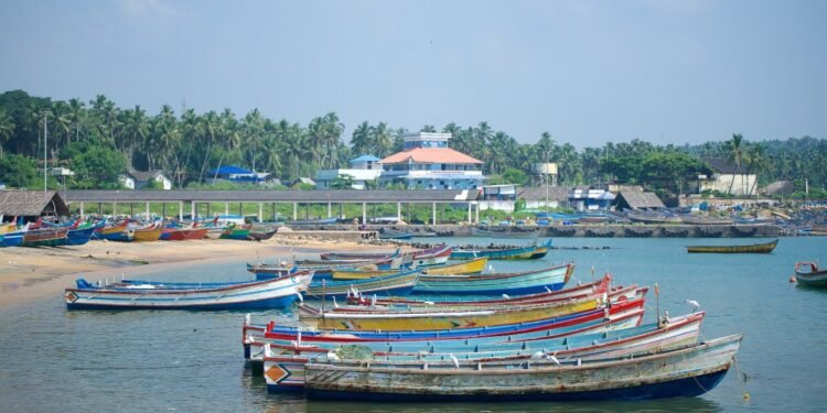 തീരദേശ ജില്ലകളിൽ 300 സ്ക്വയർ മീറ്റർ വരെയുള്ള വാസഗൃഹ നിർമാണങ്ങൾക്ക് തദ്ദേശസ്വയംഭരണ സ്ഥാപനങ്ങൾക്ക് അനുമതി നൽകാം; കേരള തീരദേശ പരിപാലന അതോറിറ്റി