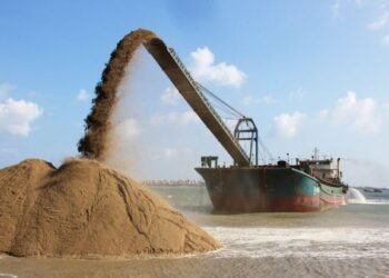 കടൽമണൽ കോരൽ മത്സ്യസമ്പത്തിനു ഭീഷണി; പ്രതിഷേധം ശക്തമാകണം