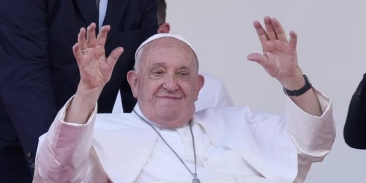 ഫ്രാൻസിസ് പാപ്പയുടെ ആരോഗ്യനിലയില്‍ പുരോഗതി; ഇറ്റാലിയന്‍ പ്രധാനമന്ത്രി പാപ്പായെ സന്ദർശിച്ചു