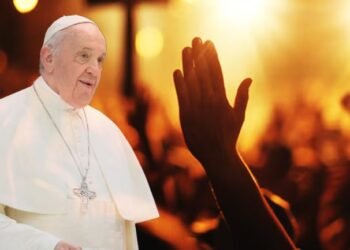 ഫ്രാൻസിസ് പാപ്പയുടെ ആരോഗ്യനില സങ്കീർണ്ണം; ലോകമെമ്പാടും പ്രാര്‍ത്ഥനകള്‍ ഉയരുന്നു