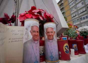 ഫ്രാൻസിസ് പാപ്പ ഗുരുതരാവസ്ഥയിൽ തുടരുമ്പോഴും പ്രാർത്ഥനകൾക്ക് നന്ദി അറിയിച്ച് പാപ്പയുടെ സന്ദേശം