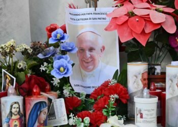 ഫ്രാൻസിസ് പാപ്പയെ സമര്‍പ്പിച്ച് ഇന്ന് രാത്രി വത്തിക്കാനിൽ ജപമാല സമർപ്പണം