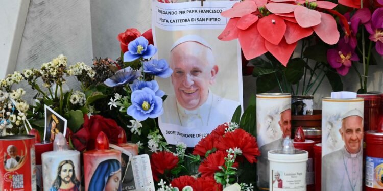 ഫ്രാൻസിസ് പാപ്പയെ സമര്പ്പിച്ച് ഇന്ന് രാത്രി വത്തിക്കാനിൽ ജപമാല സമർപ്പണം