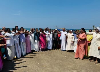 തീരദേശം സ്‍തംഭിച്ചു; ഹർത്താൽ പൂര്‍ണം, ജില്ലയിലെ വിവിധ സ്ഥലങ്ങളിൽ മത്സ്യത്തൊഴിലാളി സംഘടനകളുടെ പ്രതിഷേധം