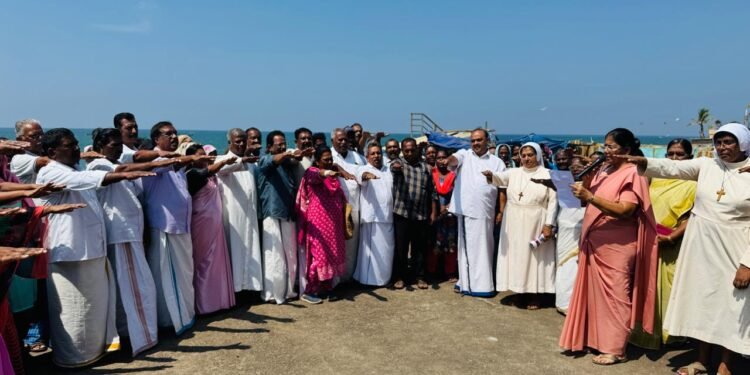 തീരദേശം സ്തംഭിച്ചു; ഹർത്താൽ പൂര്ണം, ജില്ലയിലെ വിവിധ സ്ഥലങ്ങളിൽ മത്സ്യത്തൊഴിലാളി സംഘടനകളുടെ പ്രതിഷേധം