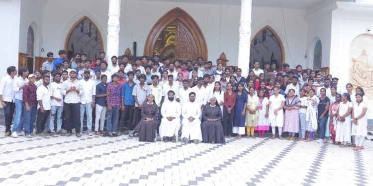 കെസിവൈഎം കോവളം ഫെറോനയുടെ നേതൃത്വത്തിൽ യുവജനങ്ങൾ പരിഹാര കുരിശിന്റെ വഴി നടത്തി