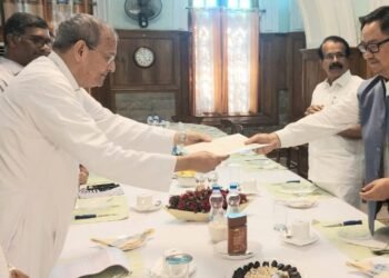 ക്രൈസ്തവര്‍ക്കെതിരെ നടക്കുന്ന ആക്രമണങ്ങളില്‍ ആര്‍ച്ച്ബിഷപ് ജോസഫ് കളത്തിപ്പറമ്പില്‍ കേന്ദ്രമന്ത്രി കിരണ്‍ റിജിജുവിനോട് ആശങ്ക അറിയിച്ചു