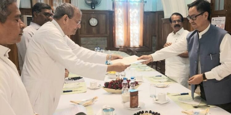 ക്രൈസ്തവര്ക്കെതിരെ നടക്കുന്ന ആക്രമണങ്ങളില് ആര്ച്ച്ബിഷപ് ജോസഫ് കളത്തിപ്പറമ്പില് കേന്ദ്രമന്ത്രി കിരണ് റിജിജുവിനോട് ആശങ്ക അറിയിച്ചു