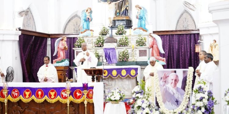 ഫ്രാൻസിസ് പാപ്പയെ അനുസ്മരിച്ച് ലത്തീൻ അതിരൂപത; സംസ്കാര ചടങ്ങുകൾ മലയാളം വിവരണത്തോടെ തത്സമയം സംപ്രേഷണംചെയ്യും