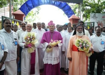 കോഴിക്കോട് അതിരൂപതാ ആര്‍ച്ച്ബിഷപ്പായി ഡോ. വര്‍ഗീസ് ചക്കാലക്കല്‍ സ്ഥാനമേറ്റു