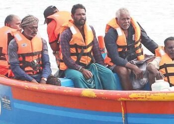 വിഴിഞ്ഞത്ത് ആശ്വാസം; കടലിൽ അകപ്പെട്ട എട്ട്‌ മത്സ്യത്തൊഴിലാളികൾ തിരിച്ചെത്തി