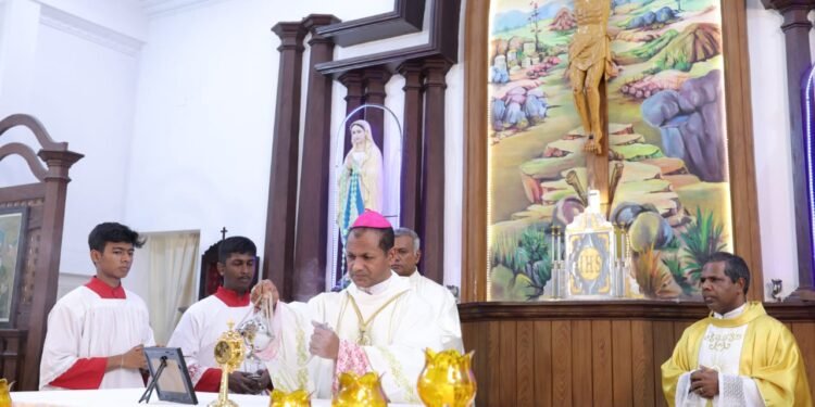 വട്ടിയൂർക്കാവ് ഫെറോന ലിറ്റിൽ ഫ്ലളവർ ദേവാലയത്തിൽ വിശുദ്ധ കൊച്ചുത്രേസ്യയുടെ തിരുശേഷിപ്പ് പ്രതിഷ്ഠിച്ചു