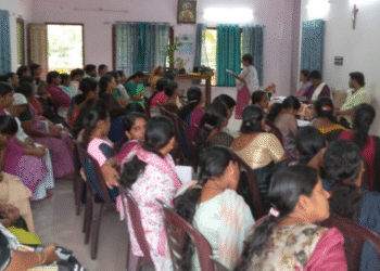 തുത്തൂർ ഫെറോന സാമൂഹ്യ ശുശ്രൂഷ ബോധവത്കരണ ക്ളാസ്സ് സംഘടിപ്പിച്ച് ഫലവൃക്ഷത്തൈകൾ വിതരണം ചെയ്തു