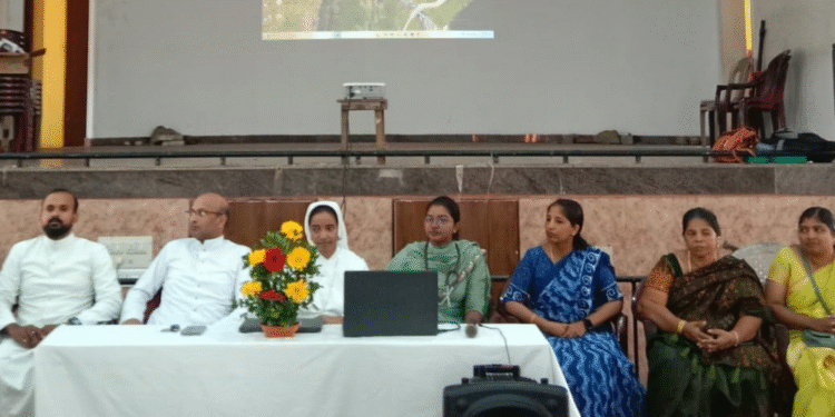 പരുത്തിയൂർ ഇടവകയിലെ സാന്ത്വനം പദ്ധതി; ജൂബിലി മെമ്മോറിയൽ ആശുപത്രി ആരോഗ്യ പ്രവർത്തകർക്ക് പരിശീലനം നൽകി