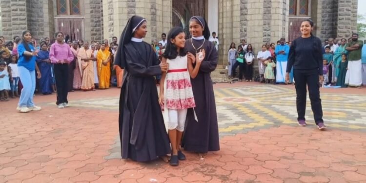 വി. ജോൺ മരിയ വിയാനിയുടെ തിരുനാൾ ദിനത്തിൽ വ്യത്യസ്ത പരിപാടികളുമായി പുല്ലുവിള ഇടവകയിലെ യുവജനങ്ങൾ