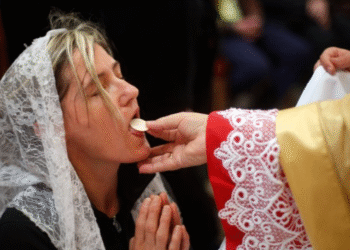 ദിവ്യകാരുണ്യം നാവില് സ്വീകരിക്കുന്നവര്ക്ക് യേശുവിന്റെ സാന്നിധ്യത്തില് കൂടുതല് വിശ്വാസമുള്ളതായി പഠന റിപ്പോര്ട്ട്