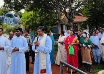 കഴക്കൂട്ടം ഫൊറോന യുവജന ശുശ്രൂഷയും കരിസ്മാറ്റിക് ഗ്രൂപ്പും ജപമാല റാലി നടത്തി