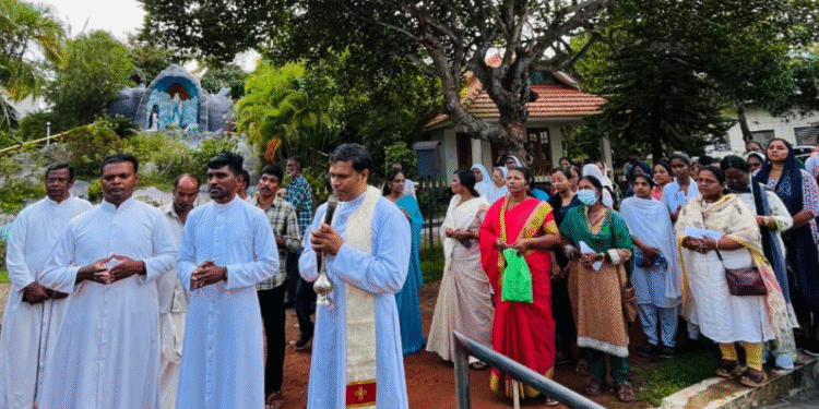 കഴക്കൂട്ടം ഫൊറോന യുവജന ശുശ്രൂഷയും കരിസ്മാറ്റിക് ഗ്രൂപ്പും ജപമാല റാലി നടത്തി