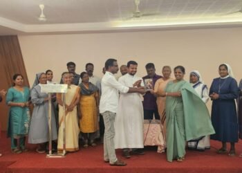 വിശുദ്ധ കൊച്ചുത്രേസ്യയുടെ നവമാലികയെ ആസ്പദമാക്കിയുള്ള ചോദ്യാവലി ബുക്ക് തയ്യാറാക്കി പുല്ലുവിള ഫൊറോന ബിസിസി