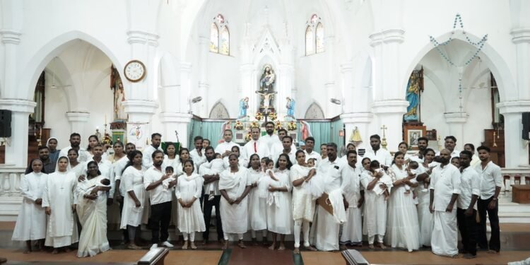 പ്രോ-ലൈഫ് കുടുംബങ്ങളിലെ 12 കുഞ്ഞുങ്ങൾക്ക് ബിഷപ് ക്രിസ്തുദാസ് ജ്ഞാനസ്നാനം നൽകി