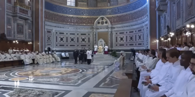 നാം കർത്താവിന്റെ ജീവനുള്ള സഭയുടെ നിർമ്മാതാക്കളാണ്: ലാറ്ററൻ ബസിലിക്കയുടെ സമർപ്പണ ദിനാഘോഷത്തിൽ പാപ്പ