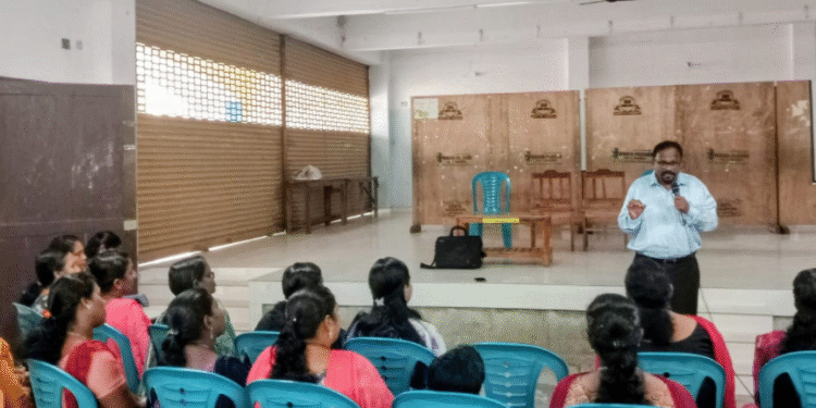 വിഴിഞ്ഞം ഇടവകയിൽ ദ്യാഭ്യാസ ശുശ്രൂഷ സമിതി മാതാപിതാക്കൾക്കായി ബോധവൽക്കരണ ക്ലാസ് നടത്തി