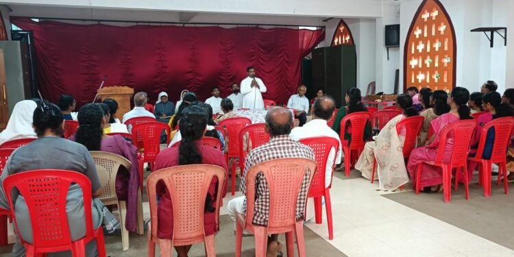 ജൂബിലി വർഷാചരണത്തോടനുബന്ധിച്ച് അതിരൂപത കുടുംബ ശുശ്രൂഷ സമിതി കഴക്കൂട്ടം ഫൊറോന സന്ദർശിച്ച് പരിശീലനം നൽകി