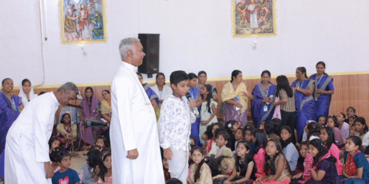 തൂത്തൂർ സെന്റ് തോമസ് ഫൊറോന ദേവാലയത്തിൽ അതിരൂപതാദ്ധ്യക്ഷൻ ഇടയസന്ദർശനം നടത്തി