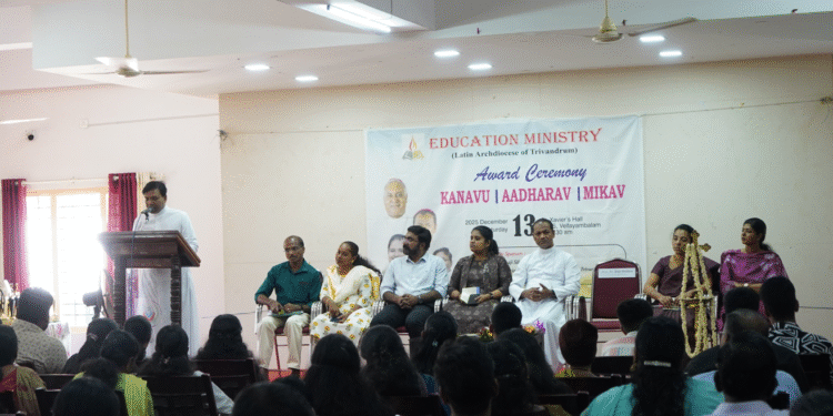 ‘കനവ് – മികവ് – ആദരവ്’; അതിരൂപത വിദ്യാഭ്യാസ ശുശ്രൂഷ വിവിധ മേഖലകളിൽ വിജയം കൈവരിച്ചവരെ ആദരിച്ചു