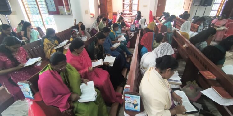 നെല്ലിയോട് വിശ്വാസ സമൂഹം ഇടവക തിരുനാൾ ദിനത്തിൽ ഒരു മണിക്കൂറിൽ ബൈബിൾ പൂർണമായി ധ്യാനാത്മക വായന നടത്തി