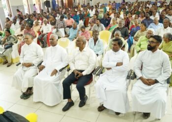 ജൂബിലി ദമ്പതികൾക്ക് ആവേശമായി കുടുംബ ശുശ്രൂഷയുടെ ക്രിസ്തുമസ് സ്മൈൽ 2025