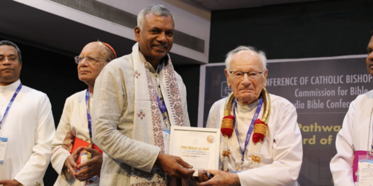 ഫാദർ ലോറൻസ് കുലാസിനെ കോൺഫെറൻസ് ഓഫ് കാത്തലിക് ബിഷപ്പ്സ് ഓഫ് ഇന്ത്യ (CCBI) ആദരിച്ചു