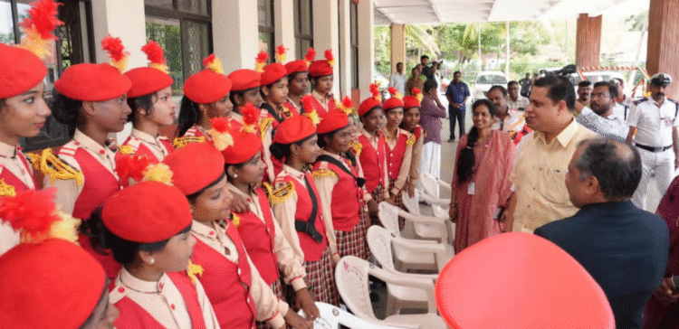 കേരള നിയമസഭയിൽ പൂന്തുറ സെന്റ് തോമസ് സ്കൂൾ വിദ്യാർഥിനികളുടെ ബാൻഡവതരണം ശ്രദ്ധനേടി