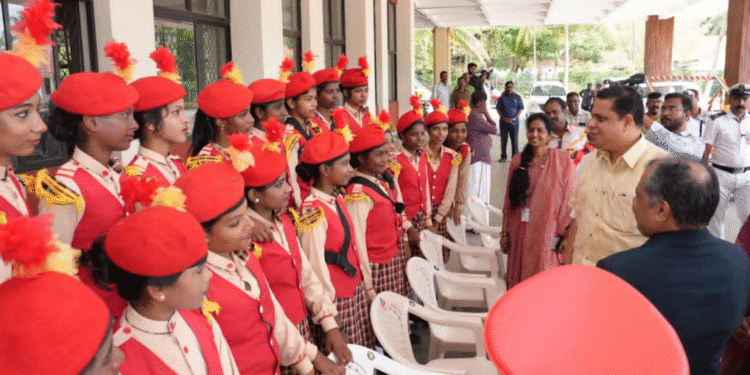 കേരള നിയമസഭയിൽ പൂന്തുറ സെന്റ് തോമസ് സ്കൂൾ വിദ്യാർഥിനികളുടെ ബാൻഡവതരണം ശ്രദ്ധനേടി