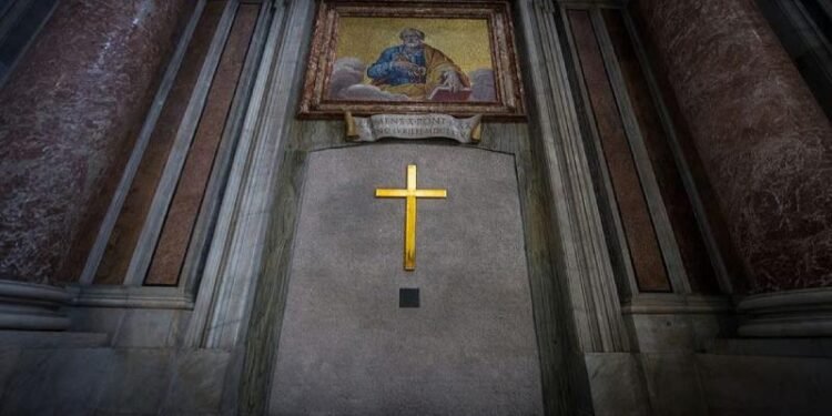 ജൂബിലി വര്‍ഷത്തിന് സമാപനം; വത്തിക്കാനിലെ സെന്റ് പീറ്റേഴ്സ് ബസിലിക്കയിലെ വിശുദ്ധ വാതില്‍ അടച്ചു