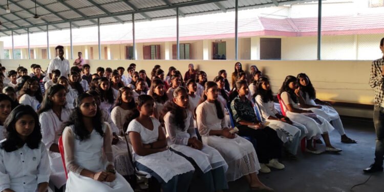 വെട്ടുകാട്  ഇടവകയിൽ വിദ്യാഭ്യാസ, മതബോധന സമിതികൾ  സംയുക്തമായി പരീക്ഷ മുന്നൊരുക്ക സെമിനാർ നടത്തി