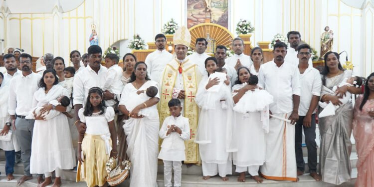 പ്രോ-ലൈഫ് കുടുംബങ്ങളിലെ 7 കുഞ്ഞുങ്ങൾക്ക് ബിഷപ് ക്രിസ്തുദാസ് ജ്ഞാനസ്നാനം നൽകി
