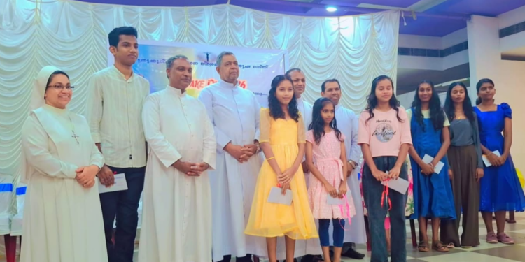 ടേക്ക് -ഓഫ് 2025; പുതുക്കുറിച്ചി ഫൊറോന വിദ്യാഭ്യാസ ശുശ്രൂഷ പൊതുവിജ്ഞാന മത്സര പരീക്ഷ വിജയികൾക്ക് സമ്മാനദാനം നൽകി