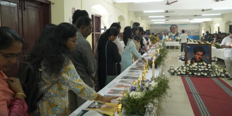 ‘അനുഗ്രഹ വഴിയേ’; കെ.സി.വൈ.എം സംസ്ഥാന ലാറ്റിൻ സമിതിയുടെ വിശുദ്ധരുടെ തിരുശേഷിപ്പും വഹിച്ചു കൊണ്ടുള്ള വിശുദ്ധ യാത്ര അതിരൂപതയിലെത്തി