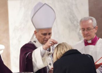 നോമ്പുകാലത്ത് മൊബൈല്‍ കുറച്ചുനേരം ഓഫ് ചെയ്യാം, നിശബ്ദതയ്ക്കു ഇടം നല്‍കാം: ലെയോ പാപ്പ