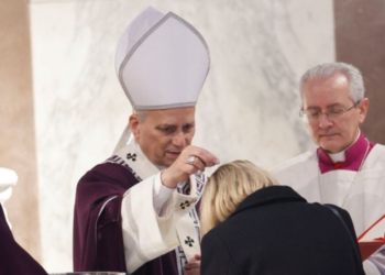 നോമ്പുകാലത്ത് മൊബൈല്‍ കുറച്ചുനേരം ഓഫ് ചെയ്യാം, നിശബ്ദതയ്ക്കു ഇടം നല്‍കാം: ലെയോ പാപ്പ