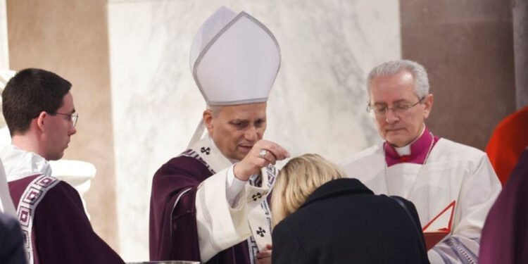 നോമ്പുകാലത്ത് മൊബൈല് കുറച്ചുനേരം ഓഫ് ചെയ്യാം, നിശബ്ദതയ്ക്കു ഇടം നല്കാം: ലെയോ പാപ്പ
