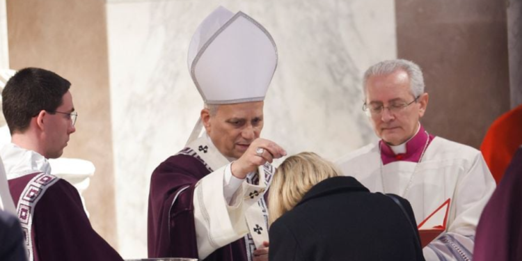 നോമ്പുകാലത്ത് മൊബൈല്‍ കുറച്ചുനേരം ഓഫ് ചെയ്യാം, നിശബ്ദതയ്ക്കു ഇടം നല്‍കാം: ലെയോ പാപ്പ