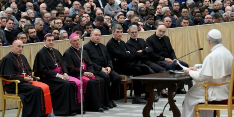 ഇടവകകളിലെ അജപാലനശൈലി മാറണം: ലെയോ പാപ്പ