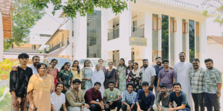 പേട്ട ഇടവക കെ.സി.വൈ.എം. ഫാത്തിമ പാലിയേറ്റീവ് കെയർ സന്ദർശിച്ചു