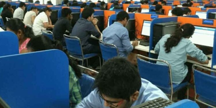 വിശുദ്ധ വാരത്തിലെ പ്രധാന ദിവസങ്ങളിൽ പരീക്ഷകള്‍; തീരുമാനത്തിനെതിരെ വ്യാപക പ്രതിഷേധം