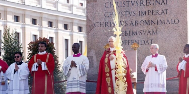 സമാധാന രാജാവായ ക്രിസ്തു കുരിശിൽ നിന്ന് നിലവിളിക്കുന്നു, “നിങ്ങളുടെ ആയുധങ്ങൾ താഴെ വയ്ക്കുക”: ഓശാന സന്ദേശത്തില്‍ ലെയോ പാപ്പ