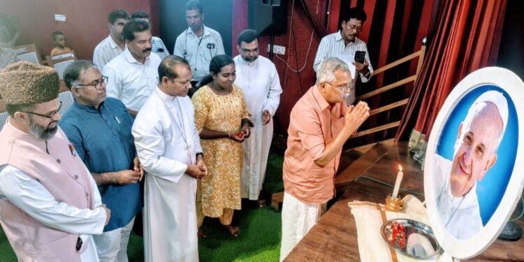 ‘ഫ്രാൻസിസ് പാപ്പ ലാളിത്യത്തിന്റെ പിതാവ്’: അനുസ്‌മരണ സമ്മേളനത്തിൽ ബിഷപ് ക്രിസ്തുദാസ്